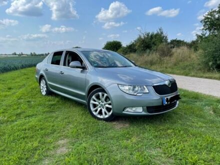 Сірий Шкода Суперб, об'ємом двигуна 2 л та пробігом 143 тис. км за 8900 $, фото 1 на Automoto.ua