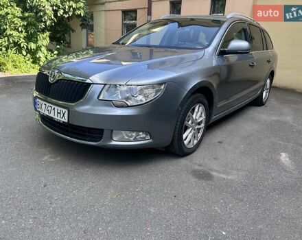 Сірий Шкода Суперб, об'ємом двигуна 2 л та пробігом 218 тис. км за 12000 $, фото 1 на Automoto.ua