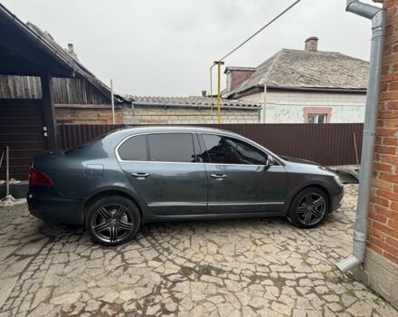 Серый Шкода Суперб, объемом двигателя 2 л и пробегом 329 тыс. км за 13000 $, фото 1 на Automoto.ua