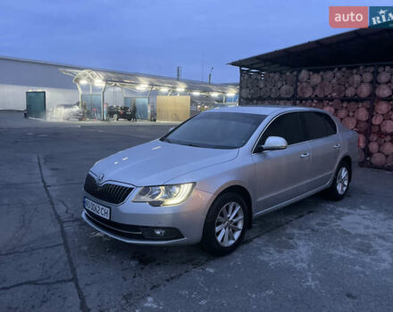 Сірий Шкода Суперб, об'ємом двигуна 2 л та пробігом 300 тис. км за 11600 $, фото 1 на Automoto.ua