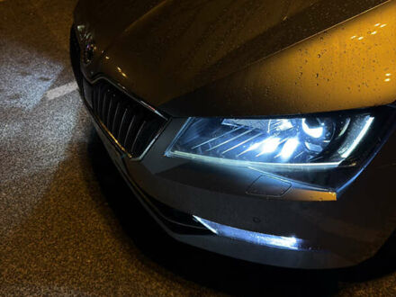 Серый Шкода Суперб, объемом двигателя 1.6 л и пробегом 250 тыс. км за 17371 $, фото 1 на Automoto.ua