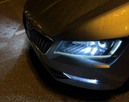 Сірий Шкода Суперб, об'ємом двигуна 1.6 л та пробігом 250 тис. км за 17371 $, фото 1 на Automoto.ua