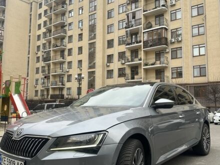 Сірий Шкода Суперб, об'ємом двигуна 2 л та пробігом 245 тис. км за 17900 $, фото 1 на Automoto.ua