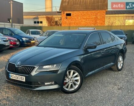 Сірий Шкода Суперб, об'ємом двигуна 2 л та пробігом 295 тис. км за 15799 $, фото 1 на Automoto.ua