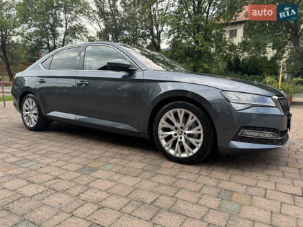 Сірий Шкода Суперб, об'ємом двигуна 2 л та пробігом 215 тис. км за 25400 $, фото 1 на Automoto.ua