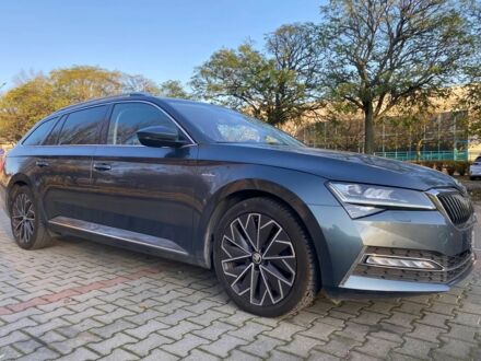 Сірий Шкода Суперб, об'ємом двигуна 2 л та пробігом 13 тис. км за 9000 $, фото 1 на Automoto.ua