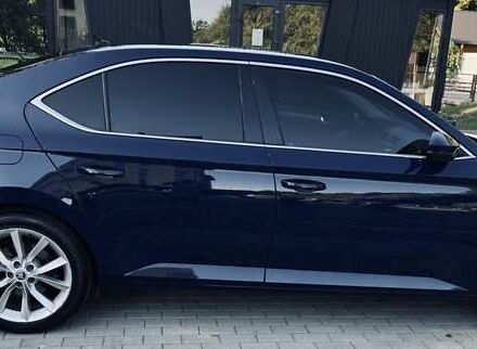Синій Шкода Суперб, об'ємом двигуна 2.01 л та пробігом 296 тис. км за 15200 $, фото 4 на Automoto.ua