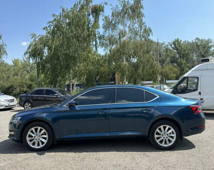 Синий Шкода Суперб, объемом двигателя 1.98 л и пробегом 103 тыс. км за 23000 $, фото 2 на Automoto.ua