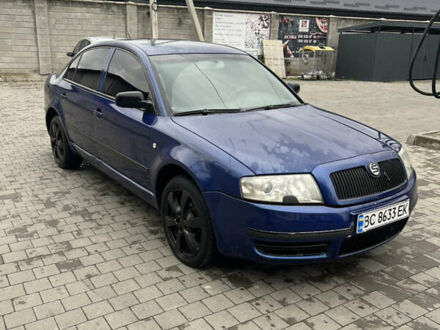 Синий Шкода Суперб, объемом двигателя 2.5 л и пробегом 300 тыс. км за 3500 $, фото 1 на Automoto.ua