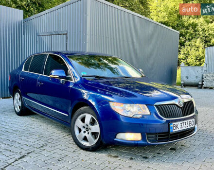 Синій Шкода Суперб, об'ємом двигуна 2 л та пробігом 313 тис. км за 10600 $, фото 1 на Automoto.ua