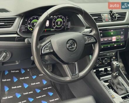 Зелений Шкода Суперб, об'ємом двигуна 2 л та пробігом 236 тис. км за 23900 $, фото 16 на Automoto.ua