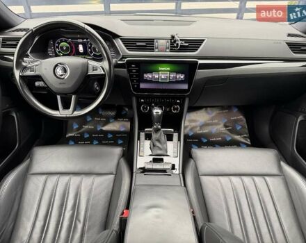 Зелений Шкода Суперб, об'ємом двигуна 2 л та пробігом 236 тис. км за 23900 $, фото 3 на Automoto.ua