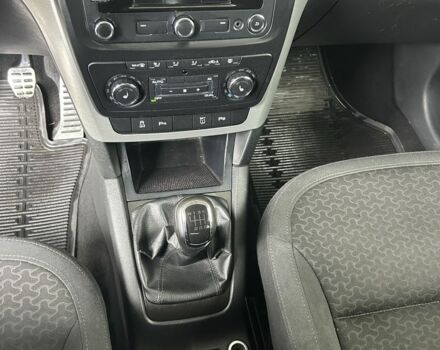 Білий Шкода Єті, об'ємом двигуна 1.2 л та пробігом 194 тис. км за 8100 $, фото 6 на Automoto.ua