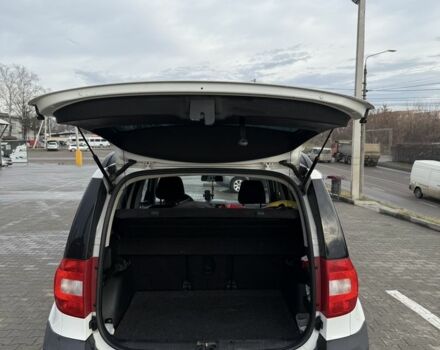 Білий Шкода Єті, об'ємом двигуна 1.4 л та пробігом 145 тис. км за 9000 $, фото 23 на Automoto.ua