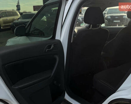 Білий Шкода Єті, об'ємом двигуна 1.2 л та пробігом 152 тис. км за 9900 $, фото 24 на Automoto.ua