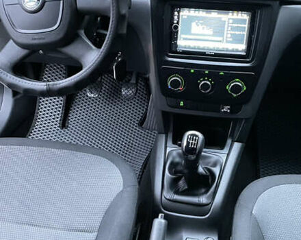 Білий Шкода Єті, об'ємом двигуна 1.2 л та пробігом 221 тис. км за 8200 $, фото 18 на Automoto.ua