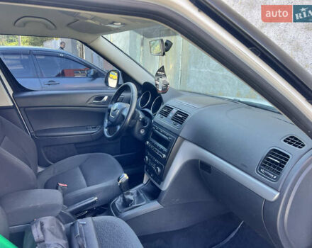 Білий Шкода Єті, об'ємом двигуна 1.8 л та пробігом 556 тис. км за 6500 $, фото 6 на Automoto.ua