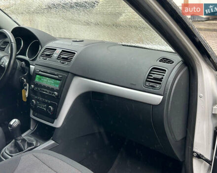 Білий Шкода Єті, об'ємом двигуна 1.4 л та пробігом 200 тис. км за 8999 $, фото 14 на Automoto.ua