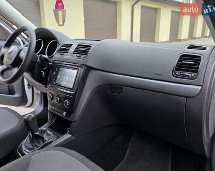 Белый Шкода Ети, объемом двигателя 1.2 л и пробегом 220 тыс. км за 6999 $, фото 85 на Automoto.ua