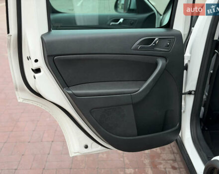 Білий Шкода Єті, об'ємом двигуна 2 л та пробігом 211 тис. км за 14800 $, фото 36 на Automoto.ua