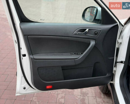 Білий Шкода Єті, об'ємом двигуна 2 л та пробігом 211 тис. км за 14800 $, фото 21 на Automoto.ua