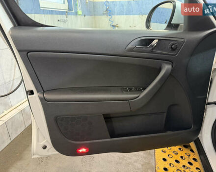 Белый Шкода Ети, объемом двигателя 2 л и пробегом 211 тыс. км за 14800 $, фото 14 на Automoto.ua