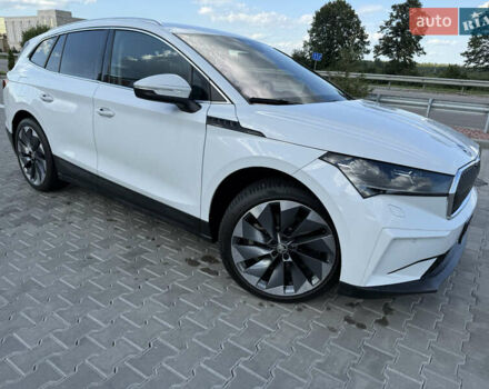 Белый Шкода Enyaq iV, объемом двигателя 0 л и пробегом 67 тыс. км за 27400 $, фото 4 на Automoto.ua