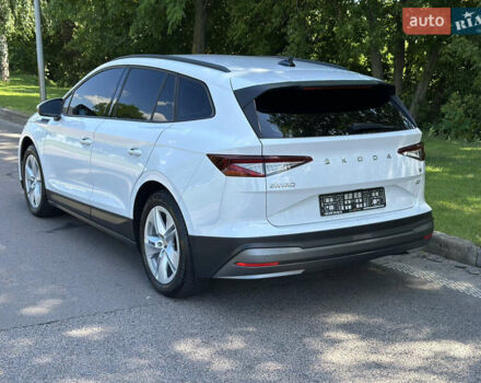 Белый Шкода Enyaq iV, объемом двигателя 0 л и пробегом 99 тыс. км за 21400 $, фото 11 на Automoto.ua