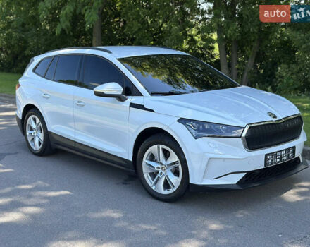 Белый Шкода Enyaq iV, объемом двигателя 0 л и пробегом 99 тыс. км за 21400 $, фото 4 на Automoto.ua