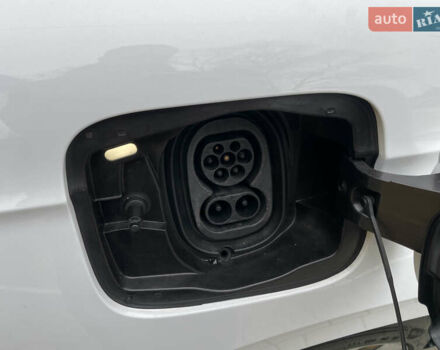 Белый Шкода Enyaq iV, объемом двигателя 0 л и пробегом 116 тыс. км за 23000 $, фото 10 на Automoto.ua