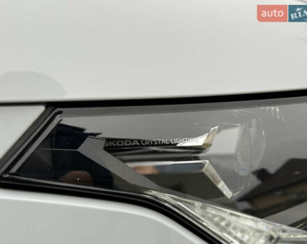 Білий Шкода Enyaq iV, об'ємом двигуна 0 л та пробігом 190 тис. км за 22700 $, фото 11 на Automoto.ua