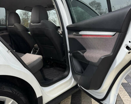 Белый Шкода Enyaq iV, объемом двигателя 0 л и пробегом 86 тыс. км за 23000 $, фото 15 на Automoto.ua