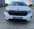 Белый Шкода Enyaq iV, объемом двигателя 0 л и пробегом 67 тыс. км за 27400 $, фото 2 на Automoto.ua