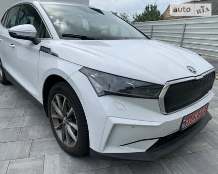 Белый Шкода Enyaq iV, объемом двигателя 0 л и пробегом 20 тыс. км за 35500 $, фото 4 на Automoto.ua