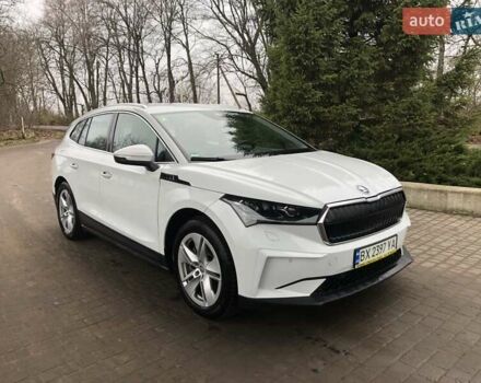 Белый Шкода Enyaq iV, объемом двигателя 0 л и пробегом 180 тыс. км за 22500 $, фото 1 на Automoto.ua