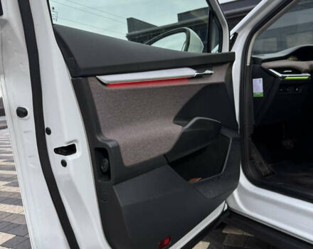 Белый Шкода Enyaq iV, объемом двигателя 0 л и пробегом 86 тыс. км за 23000 $, фото 12 на Automoto.ua