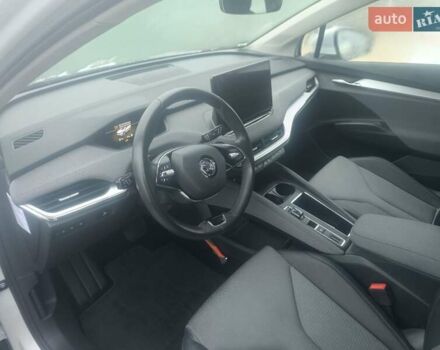 Белый Шкода Enyaq iV, объемом двигателя 0 л и пробегом 180 тыс. км за 22500 $, фото 13 на Automoto.ua