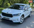 Белый Шкода Enyaq iV, объемом двигателя 0 л и пробегом 99 тыс. км за 21400 $, фото 1 на Automoto.ua