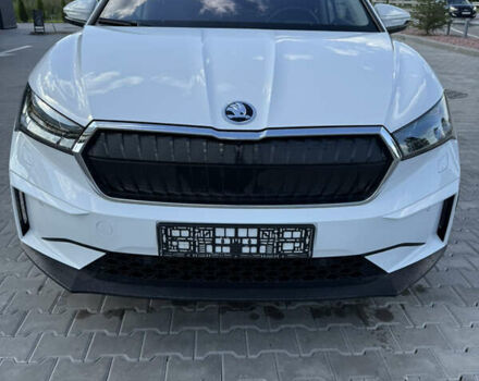 Белый Шкода Enyaq iV, объемом двигателя 0 л и пробегом 67 тыс. км за 27400 $, фото 3 на Automoto.ua