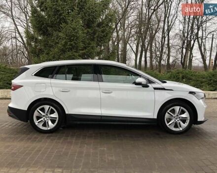 Белый Шкода Enyaq iV, объемом двигателя 0 л и пробегом 180 тыс. км за 22500 $, фото 2 на Automoto.ua