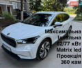 Белый Шкода Enyaq iV, объемом двигателя 0 л и пробегом 130 тыс. км за 27000 $, фото 1 на Automoto.ua