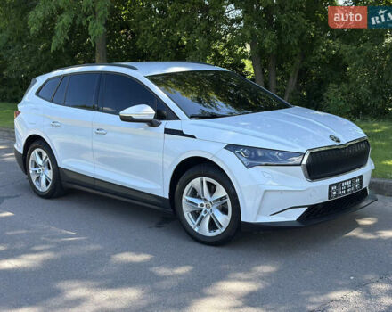 Белый Шкода Enyaq iV, объемом двигателя 0 л и пробегом 99 тыс. км за 21400 $, фото 5 на Automoto.ua