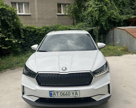 Белый Шкода Enyaq iV, объемом двигателя 0 л и пробегом 150 тыс. км за 26300 $, фото 1 на Automoto.ua