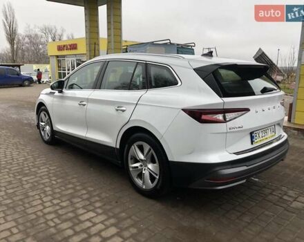 Белый Шкода Enyaq iV, объемом двигателя 0 л и пробегом 180 тыс. км за 22500 $, фото 4 на Automoto.ua