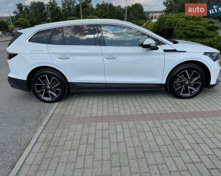 Белый Шкода Enyaq iV, объемом двигателя 0 л и пробегом 59 тыс. км за 28350 $, фото 1 на Automoto.ua