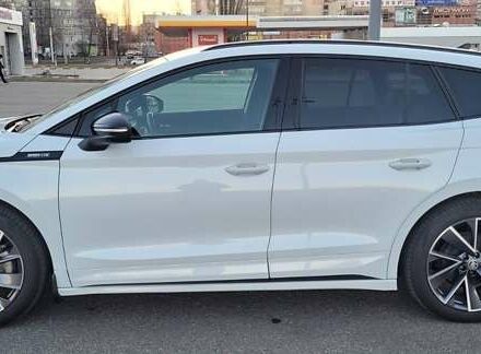 Белый Шкода Enyaq iV, объемом двигателя 0 л и пробегом 40 тыс. км за 27900 $, фото 4 на Automoto.ua