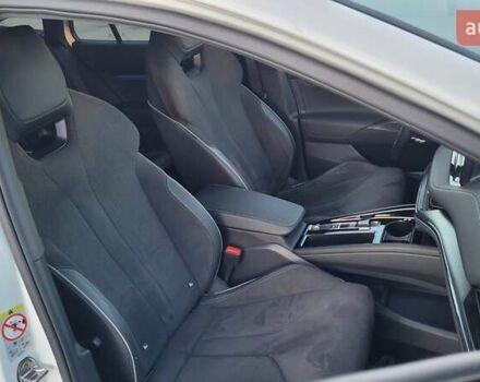 Белый Шкода Enyaq iV, объемом двигателя 0 л и пробегом 40 тыс. км за 27900 $, фото 12 на Automoto.ua