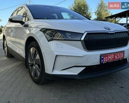 Белый Шкода Enyaq iV, объемом двигателя 0 л и пробегом 210 тыс. км за 21600 $, фото 2 на Automoto.ua