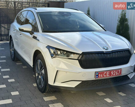 Белый Шкода Enyaq iV, объемом двигателя 0 л и пробегом 24 тыс. км за 24900 $, фото 1 на Automoto.ua