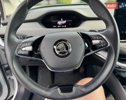 Белый Шкода Enyaq iV, объемом двигателя 0 л и пробегом 59 тыс. км за 28350 $, фото 11 на Automoto.ua